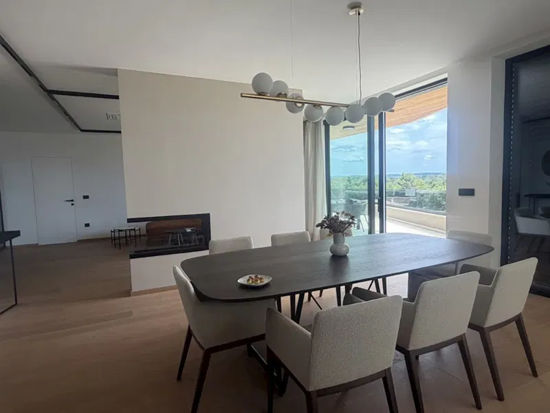 Penthouse in der Nähe von Santa Marina, vollständig ausgestattet, 202 m2 mit Panoramablick, teilweise auch auf das Meer (SO-375)