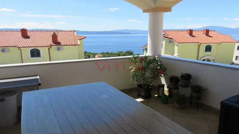 Prostrani apartman sa lijepim pogledom na more (s2290)