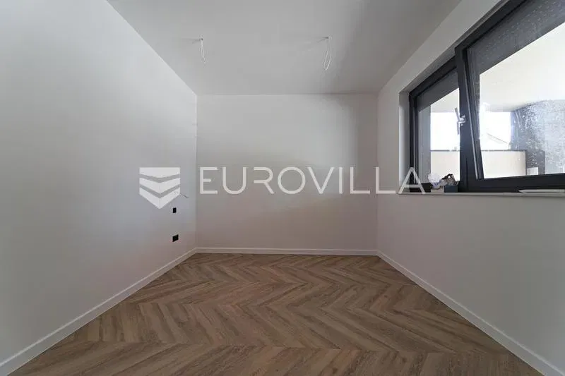 Osijek, Donji Grad - Modern Three-Bedroom Ground Floor Apartment with Private Garden – 2
