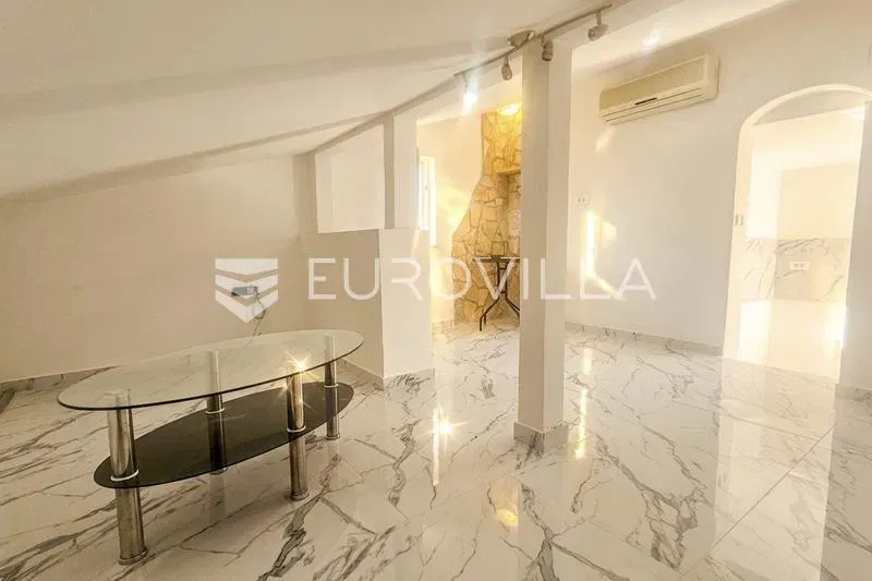 Žrnovnica, newly renovated one-bedroom apartment with a terrace for rent – 2