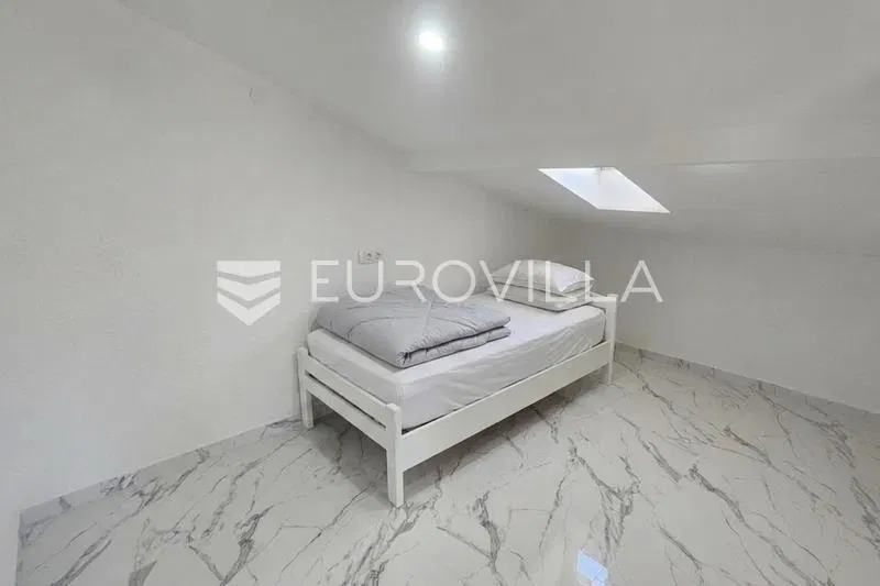 Žrnovnica, newly renovated one-bedroom apartment with a terrace for rent – 3