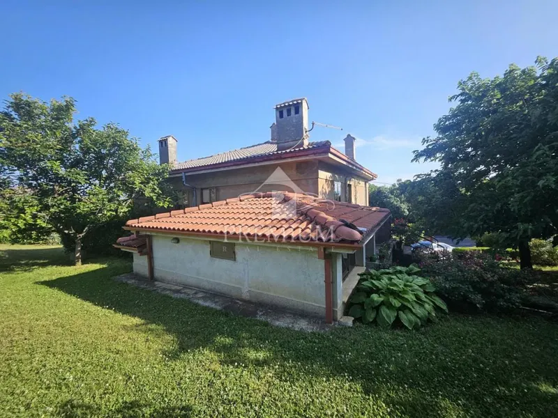 PIANO DI UNA CASA CON UN GRANDE GIARDINO – 2