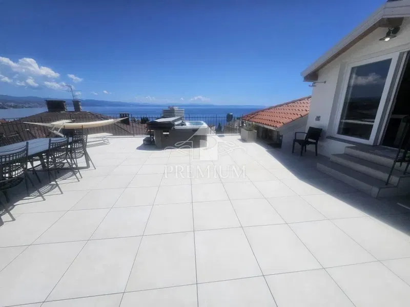NEWLY RENOVATED APARTMENT WITH GARAGE, LARGE TERRACE, VIEW – 2