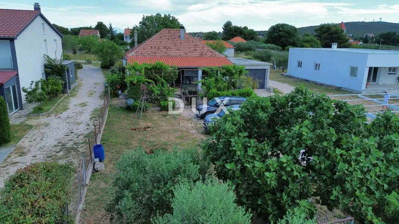 ZADAR, DEBELJAK - Egyszintes ház nagy kerttel!