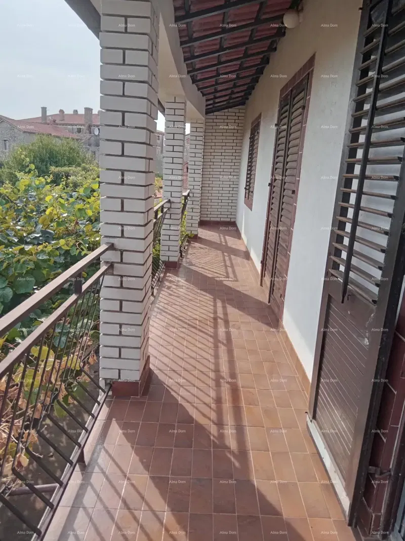 Riservato!!!! Vendita di una casa con due garage, Galižana! – 2
