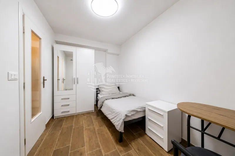 PRILIKA U CENTRU ROGOZNICE! Renovirana kuća samo 30 m od mora – 3