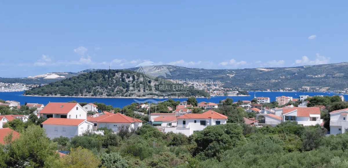 Građevinsko zemljište s panoramskim pogledom na Rogoznički zaljev