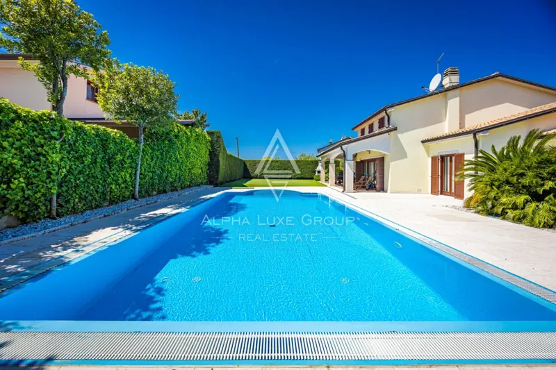 Istria, Umag: Luxury villa with pool near sea – 2