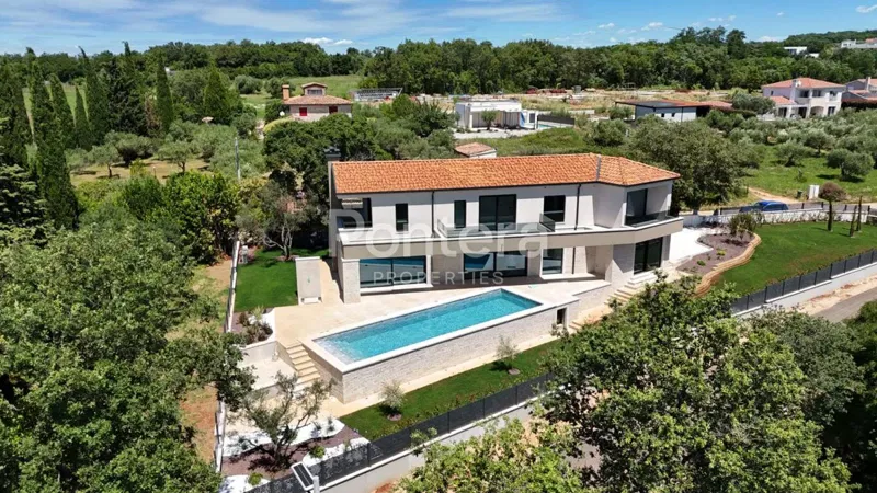 ISTRA, KAŠTELIR – ekskluzivna moderna vila s bazenom i panoramskim pogledom na more