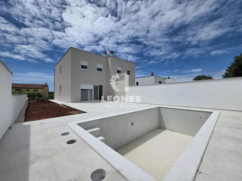 Casa bifamiliare con piscina nelle vicinanze di Umag - Umago