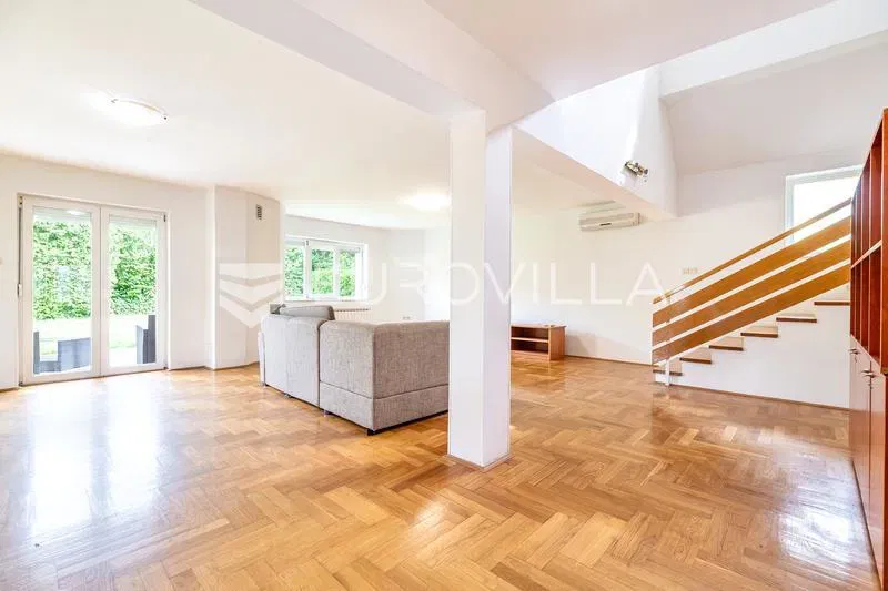 Zagreb, Jazbina, detached house with garden and yard, 2 garages – 2