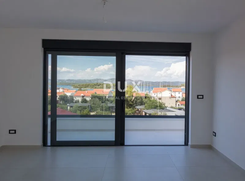 DALMÁCIA, MURTER - Penthouse lakás a homokos strand közelében! – 2