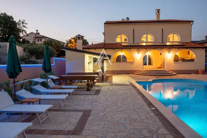 Isztria, Poreč: Villa 7 apartmannal, medencével – 2