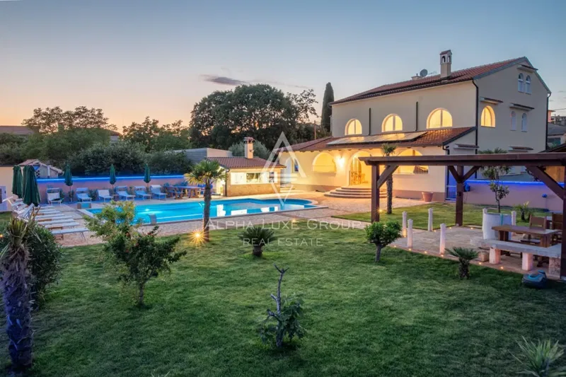 Isztria, Poreč: Villa 7 apartmannal, medencével – 3