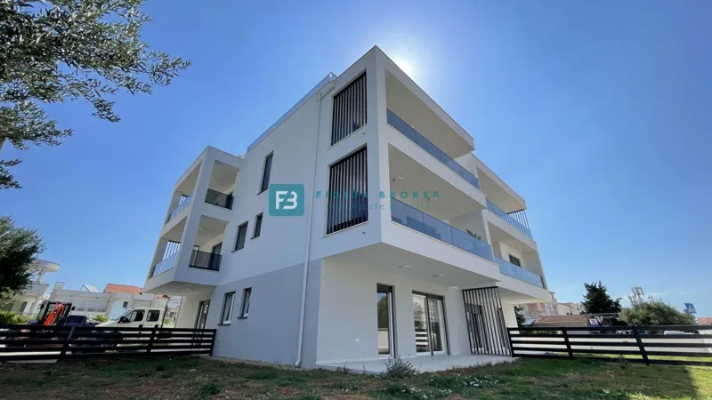 VODICE, novogradnja, pritličje, vrt, 650 m do plaže – 3