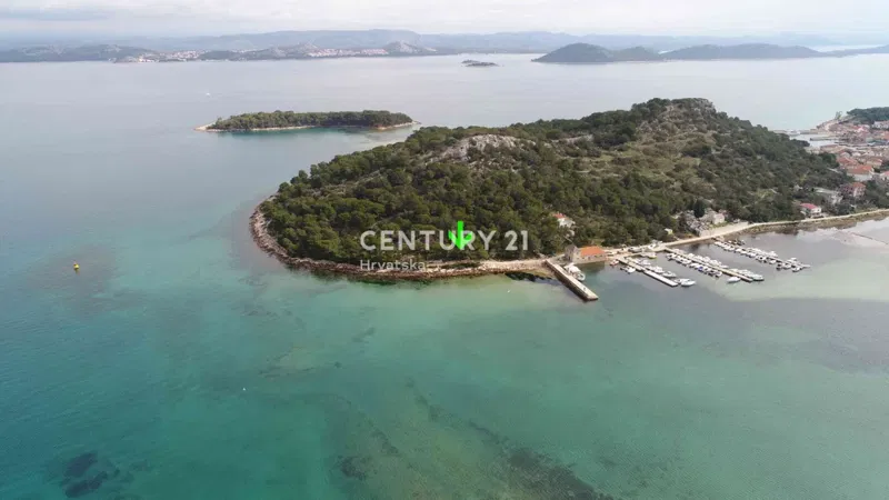 Otok Vrgada- Pakoštane -atraktivna građevinska parcela PRVI RED DO MORA SA VEZOM ZA BROD
