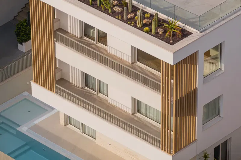 Appartamento di lusso con tre camere da letto, terrazza sul tetto e vista mare – 2