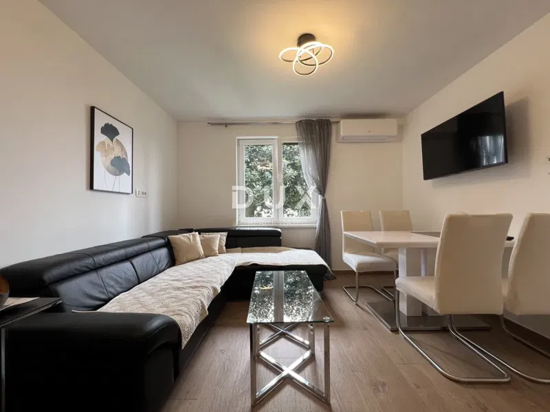 OPATIJA, CITY CENTER – Newly Renovated Apartment with Parking and Terrace, 100 m from the Sea – 2