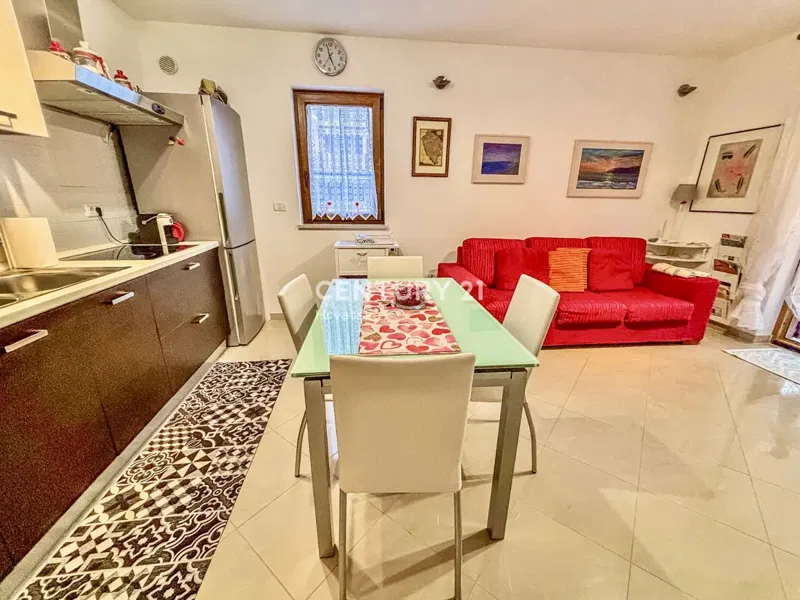 NOVIGRAD, APPARTAMENTO BILOCALE AL PIANO TERRA A SOLI 100 METRI DALLA SPIAGGIA – 3