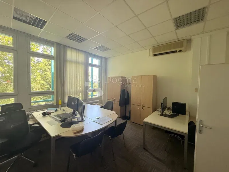 Business premise Folnegovićevo naselje, Peščenica - Žitnjak, 2.000m2 – 3