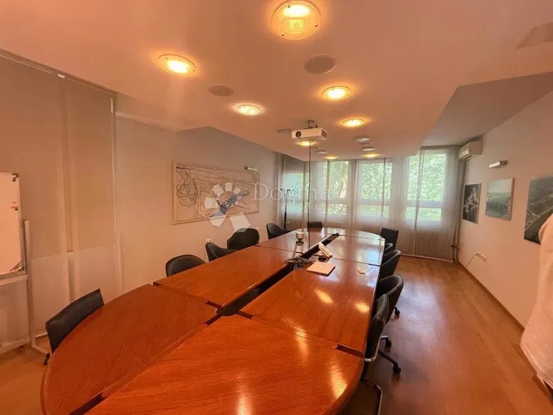 Locale commerciale Folnegovićevo naselje, Peščenica - Žitnjak, 2.000m2 – 3