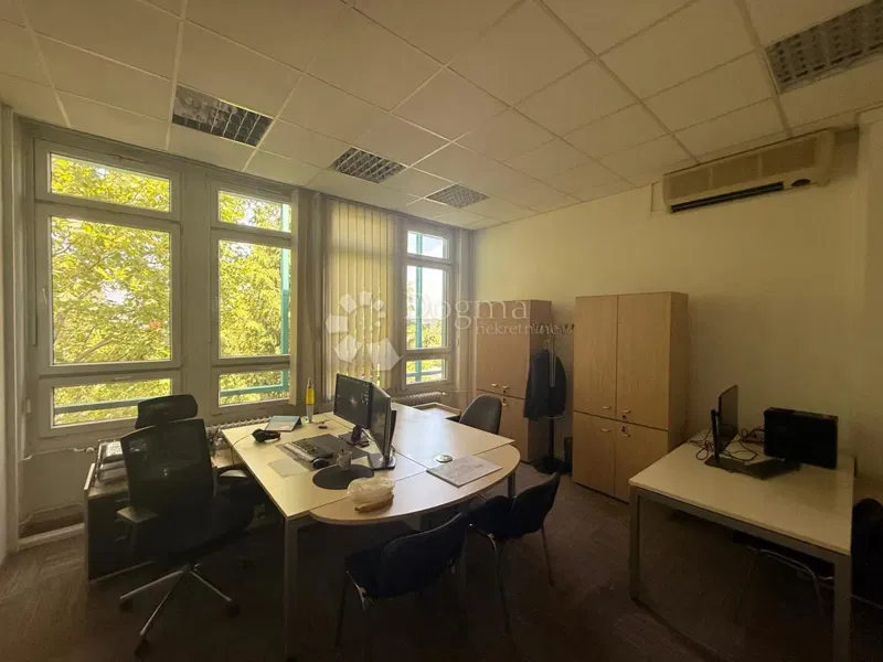 Коммерческая Folnegovićevo naselje, Peščenica - Žitnjak, 2.000m2 – 2