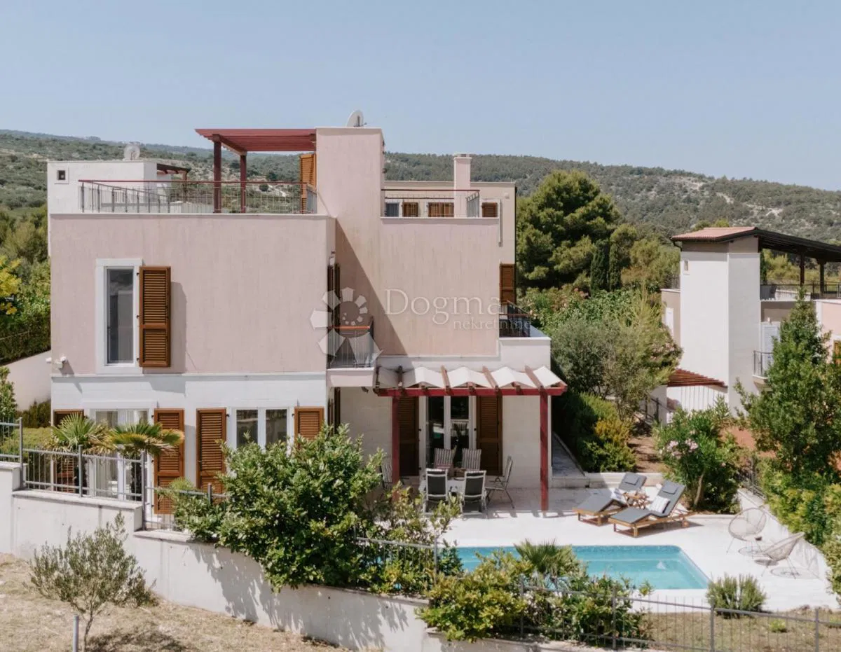 Ekskluzivna vila u Supetru – spoj privatnosti, pogleda i mediteranskog stila života