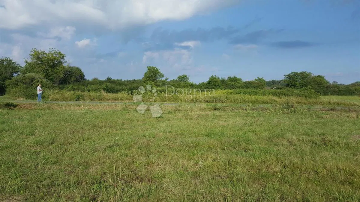 Građevinsko zemljište 1952m²