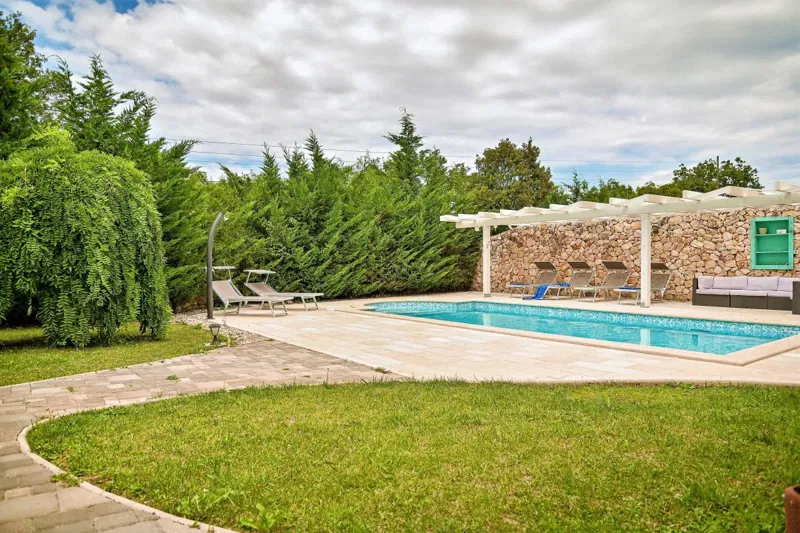 Villa with swimming pool and landscaped garden in Dobrinj – 3