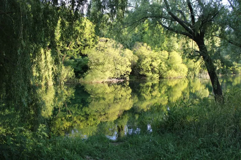 Građevinsko zemljište s glavnim projektom, na obali rijeke