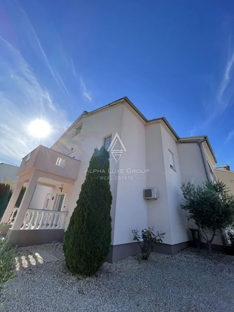 Dom s 3 apartmánmi, 800 m od mora – Funtana pri Poreči