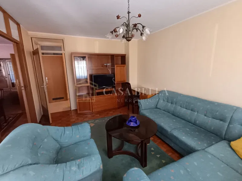 Krnjevo-prostran trosoban stan s balkonom i pogledom na more – 2