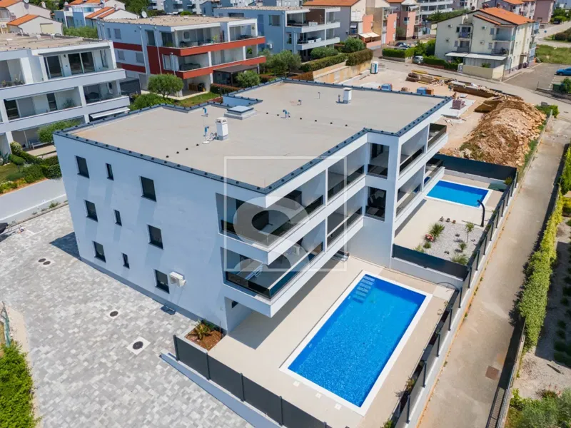 Apartment Novigrad, 3 bedrooms, pool, sea view, new building – 2