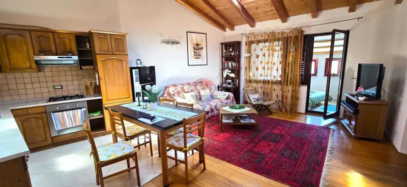 Rovigno, appartamento di qualità nel centro, strada tranquilla, 3 camere da letto, terrazza – 2
