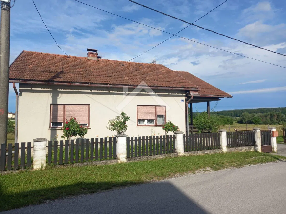 KUĆA S VELIKOM OKUĆNICOM I POGLEDOM NA ZAGORSKE BREGE – ZLATAR BISTRICA