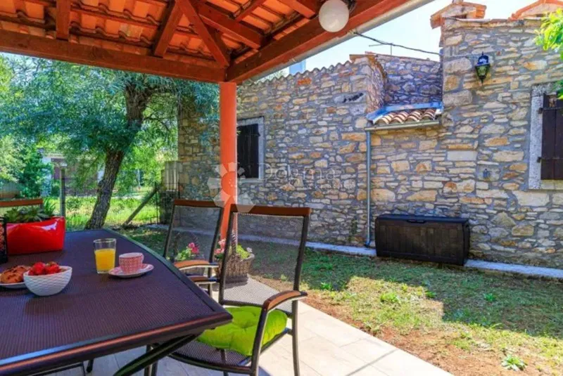 Dolgoročni najem - Hiša Lilla, 69 m² + 800 m² lastnega vrta, Loborika