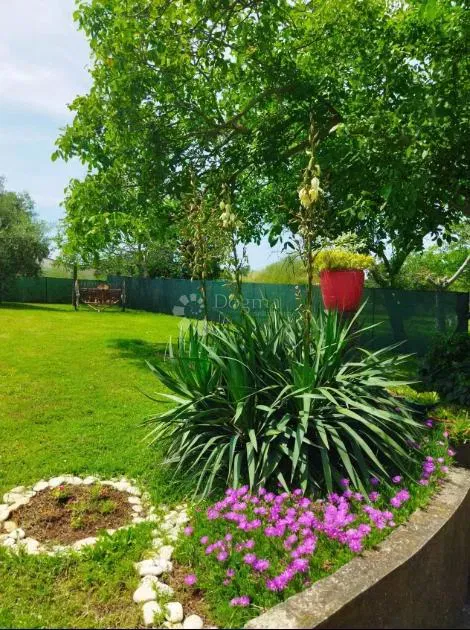 Hosszú távú kiadó - Lilla ház, 69 m² + 800 m² saját kert, Loborika – 2