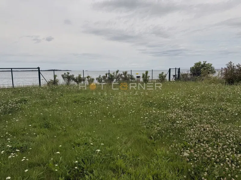 Peroj – vikend parcela 440 m² na iznimnoj lokaciji, tik iznad plaže s pogledom na more i Brijune – 2
