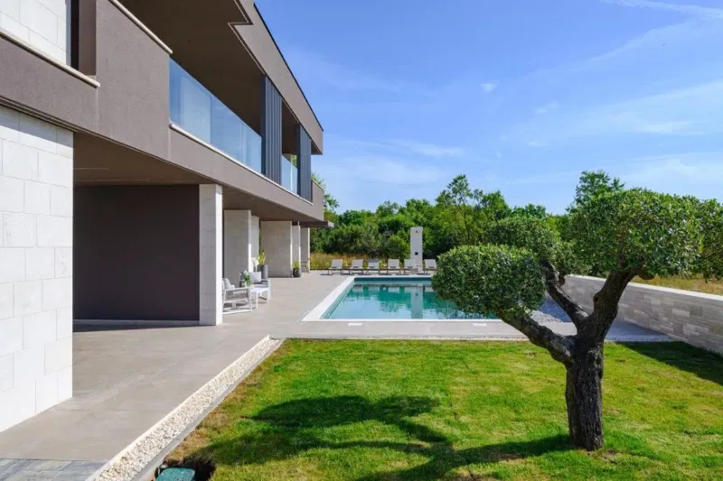 Villa with pool and sea view – 2