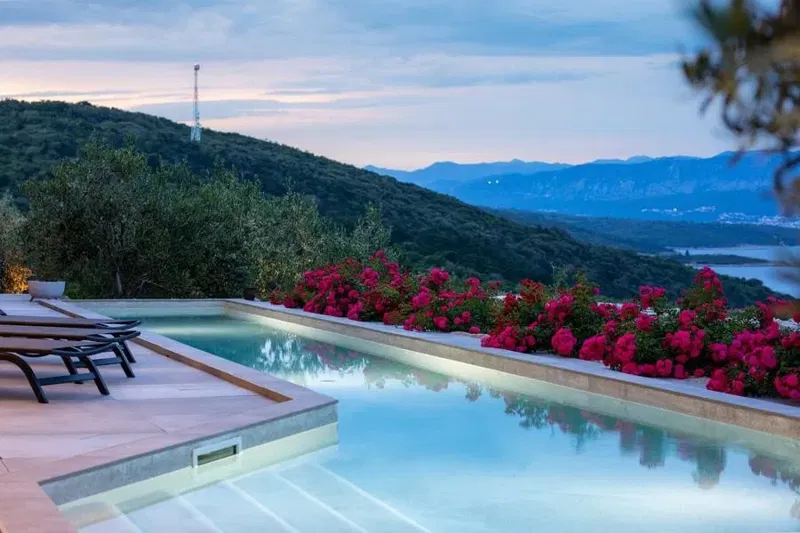 Villa moderna con piscina e vista mare – 2