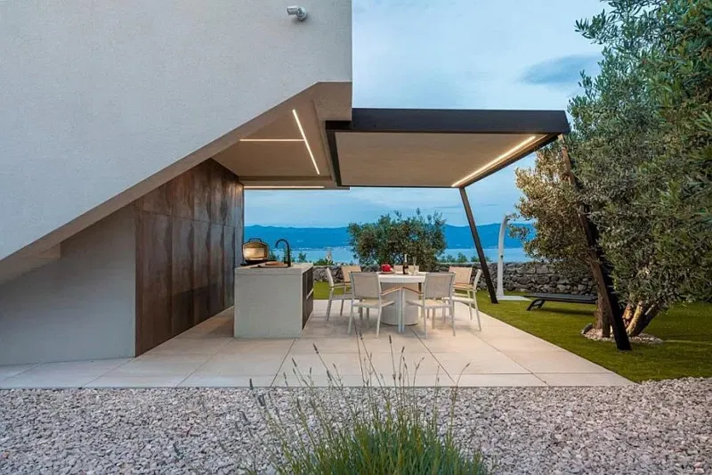 Villa moderna con piscina e vista mare – 3