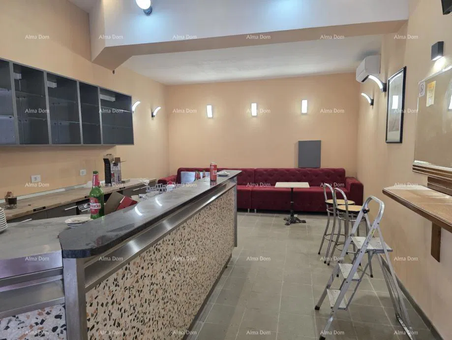 Pula – Ugostiteljski poslovni prostor 60 m², Veruda, prizemlje