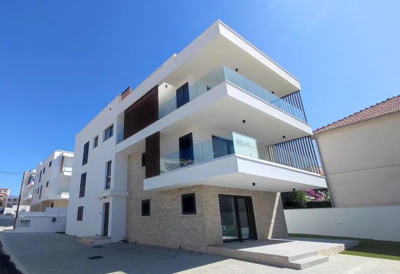 VODICE, novo, pogled na morje, 2. nadstropje + strešna terasa, center – 2