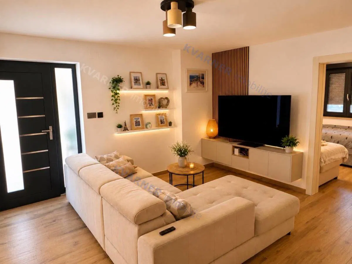 Grad Krk - potpuno uređen dvosobni apartman s okućnicom