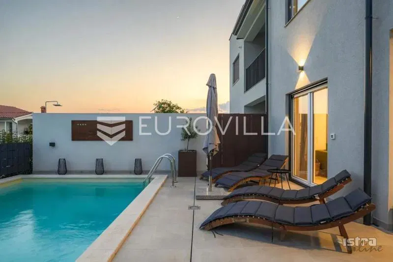Istria, Porec area, double house 120 m² with pool, sauna and established tourist rental business – 2
