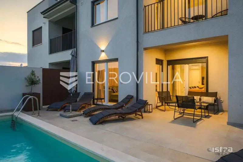 Istria, Porec area, double house 120 m² with pool, sauna and established tourist rental business – 3