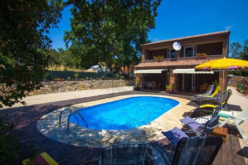 Lijepa kuća s 2 apartmana! Otok Krk!
