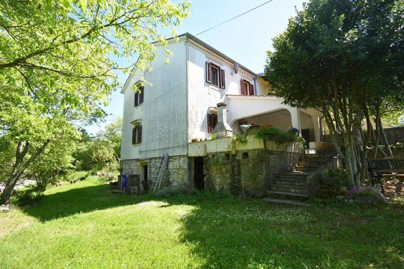 Renovirana kuća sa velikim vrtom! Otok Krk
