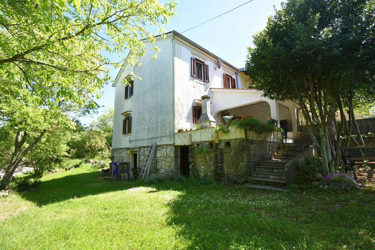 Renovirana kuća sa velikim vrtom! Otok Krk
