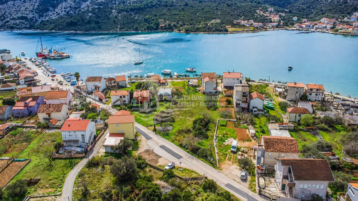Vinišće/Ekskluzivna parcela 1.000 m² s građevinskom dozvolom